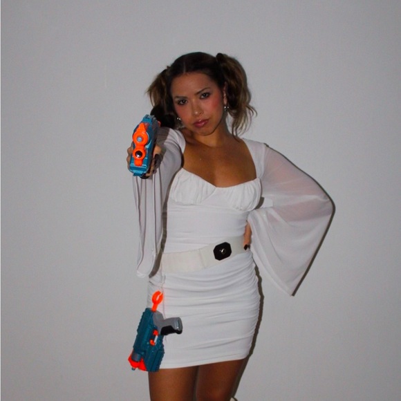 LAST MINUTE HALLOWEEN: Princess Leia costume. Perfect amount of sexy but modest - Picture 1 of 4